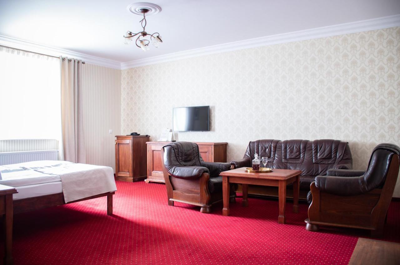 Dwor Czarneckiego Hotel Porosly Bagian luar foto