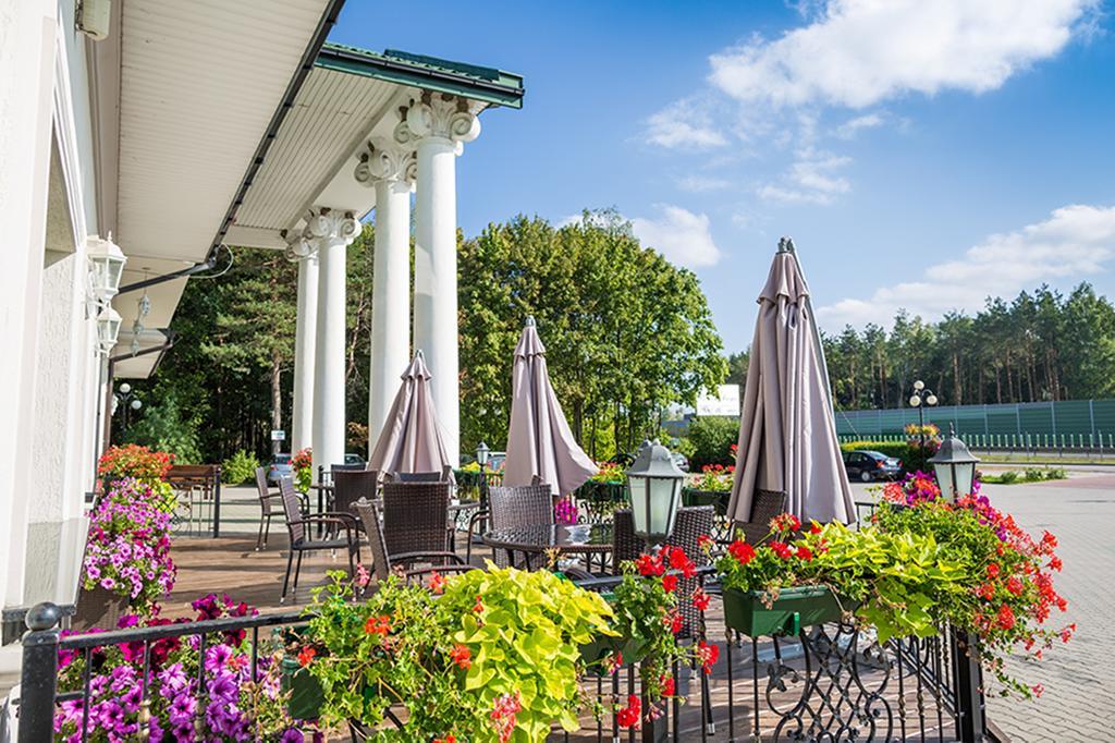Dwor Czarneckiego Hotel Porosly Bagian luar foto