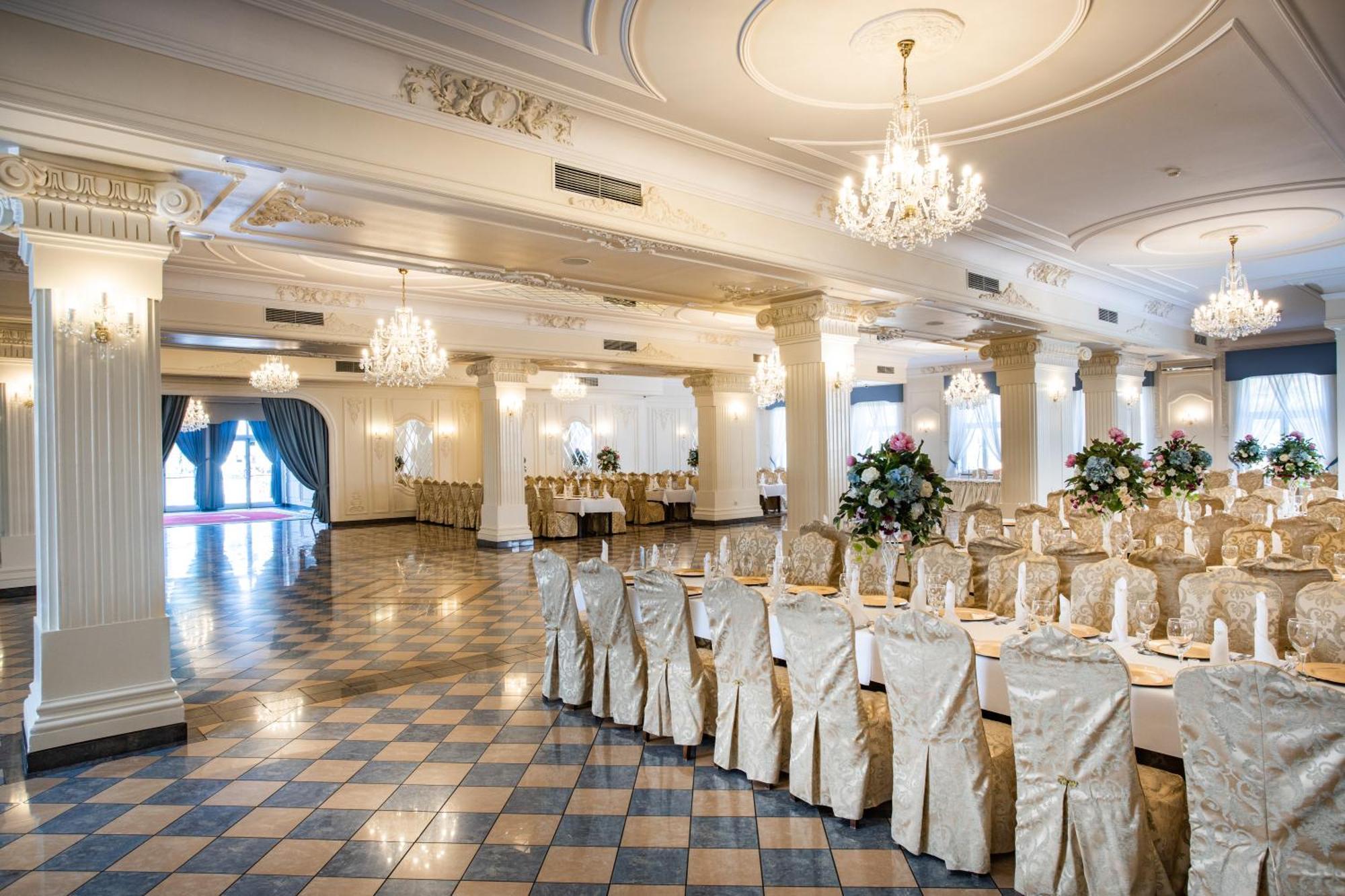 Dwor Czarneckiego Hotel Porosly Bagian luar foto