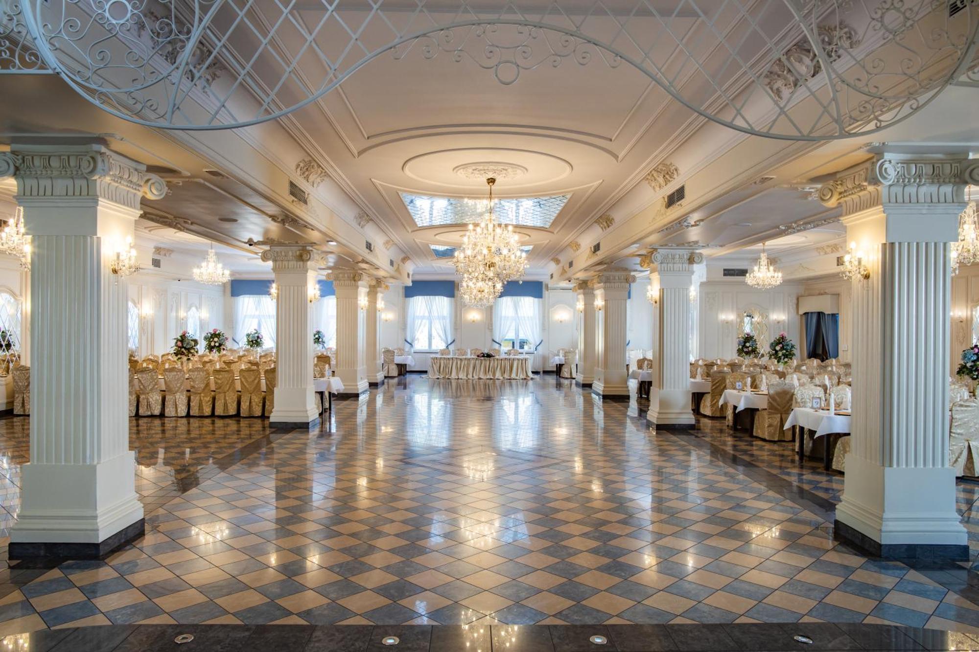 Dwor Czarneckiego Hotel Porosly Bagian luar foto
