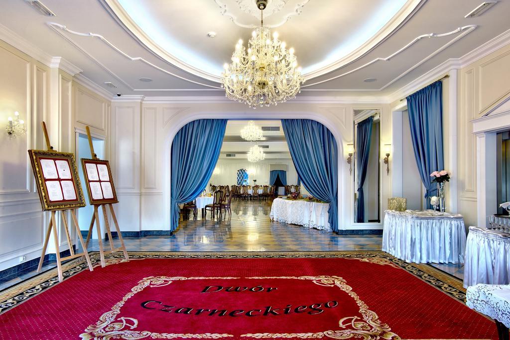 Dwor Czarneckiego Hotel Porosly Bagian luar foto