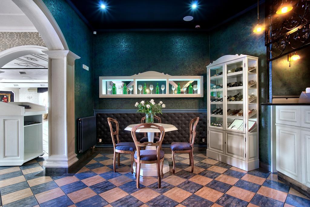 Dwor Czarneckiego Hotel Porosly Bagian luar foto