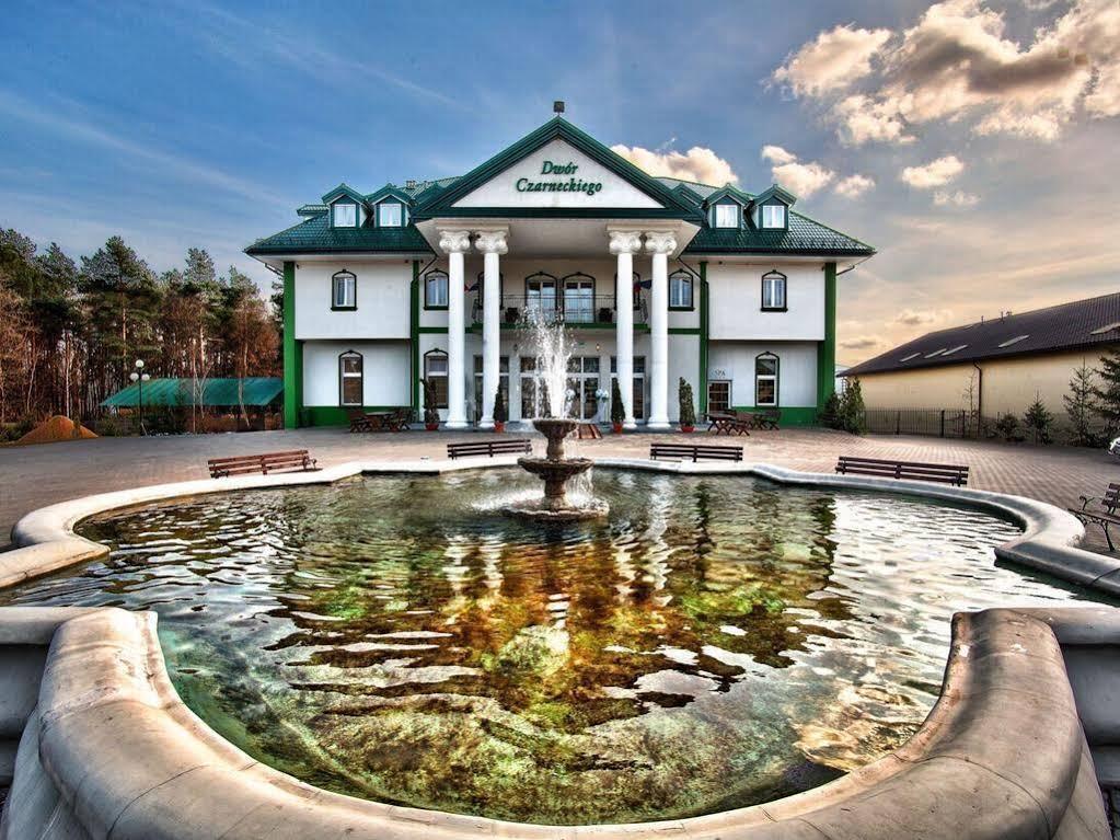 Dwor Czarneckiego Hotel Porosly Bagian luar foto